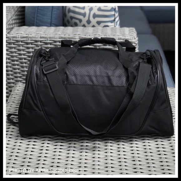 ❗️6-HOUR SALE❗️PUMA DUFFEL TRAVEL WEEKEND BAG - Picture 5 of 6